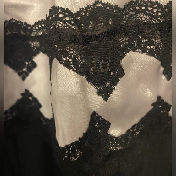 Vintage NWOT VS slip - Picture 5 of 7